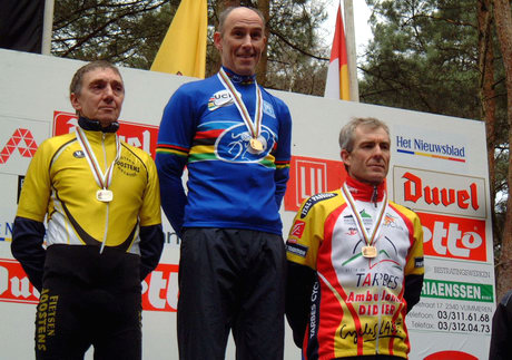 Alain sur la 3e marche du podium